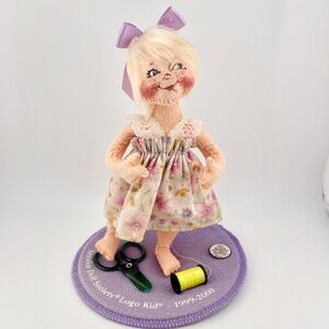 💜 Annalee Doll Society “Mending My Teddy Logo Kid” 1999–2000 Collectible